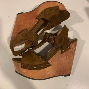 Brown platform wedges from brand Trash!